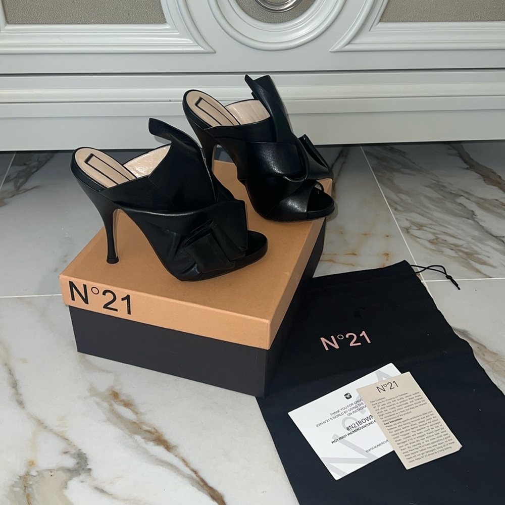 No.21  leather mules